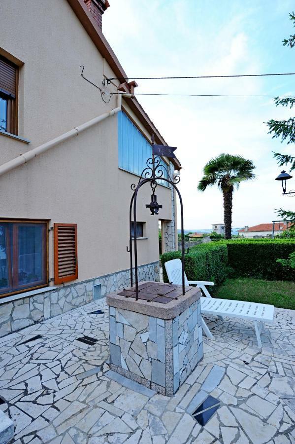 Apartment Paola Rakalj Exterior photo