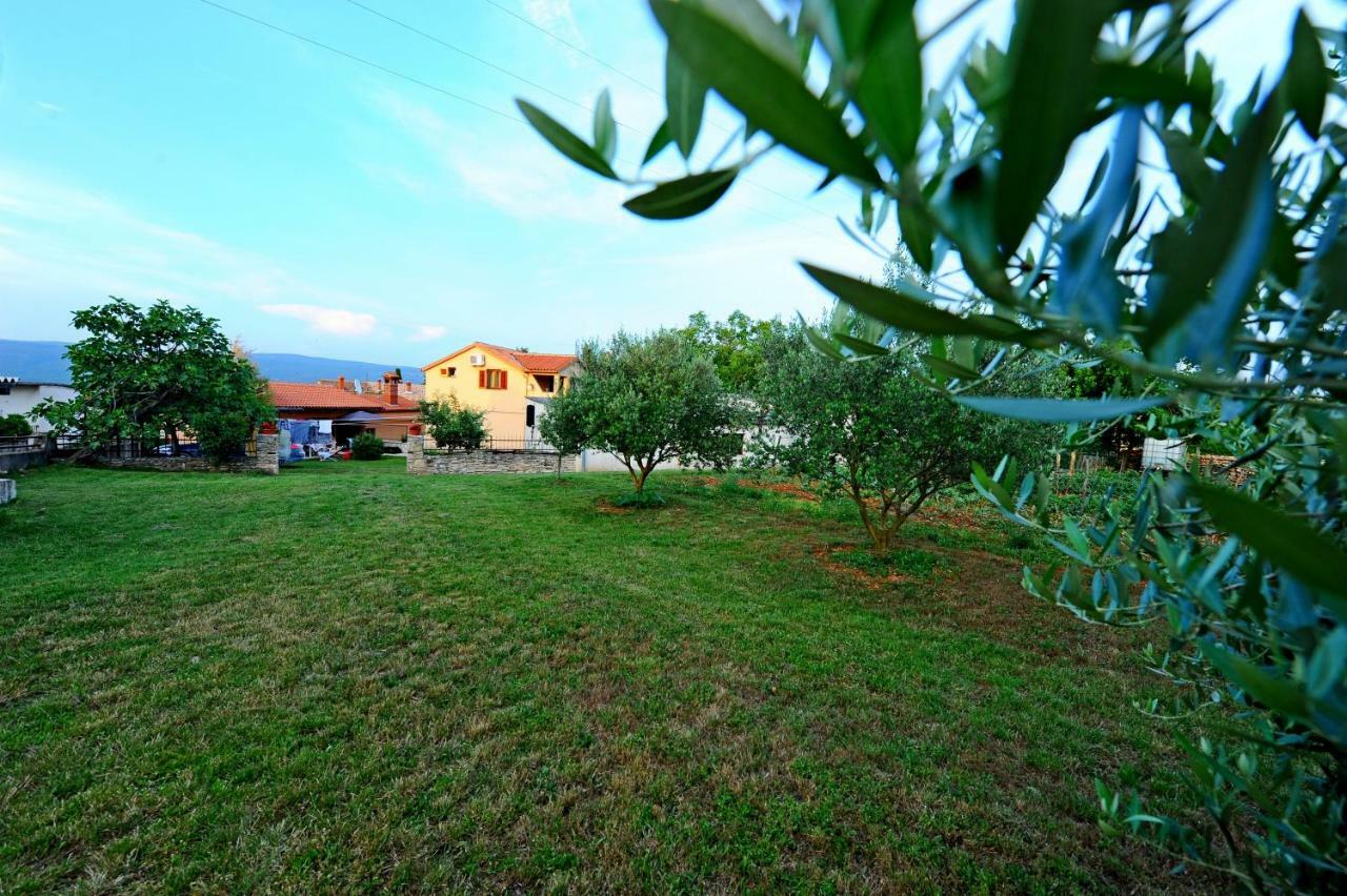 Apartment Paola Rakalj Exterior photo
