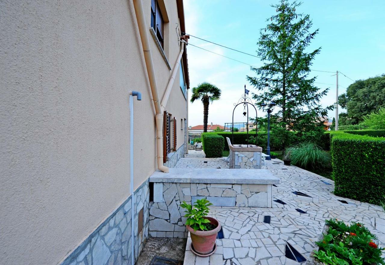 Apartment Paola Rakalj Exterior photo